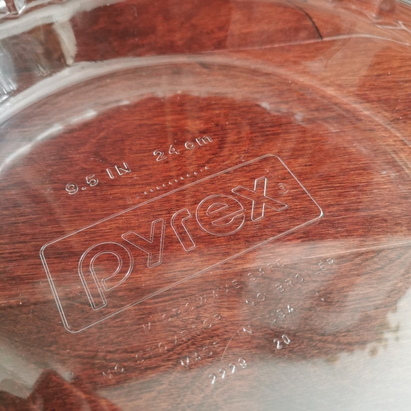 Pyrex Clear 9.5in Pie Plate - Picture 2 of 2